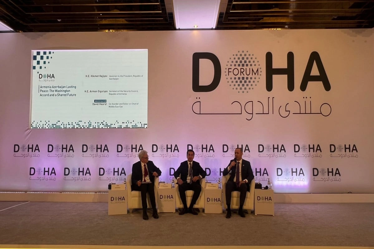 Hikmət Hacıyev və Armen Qriqoryan Qətərdə panel müzakirəsində iştirak etdi