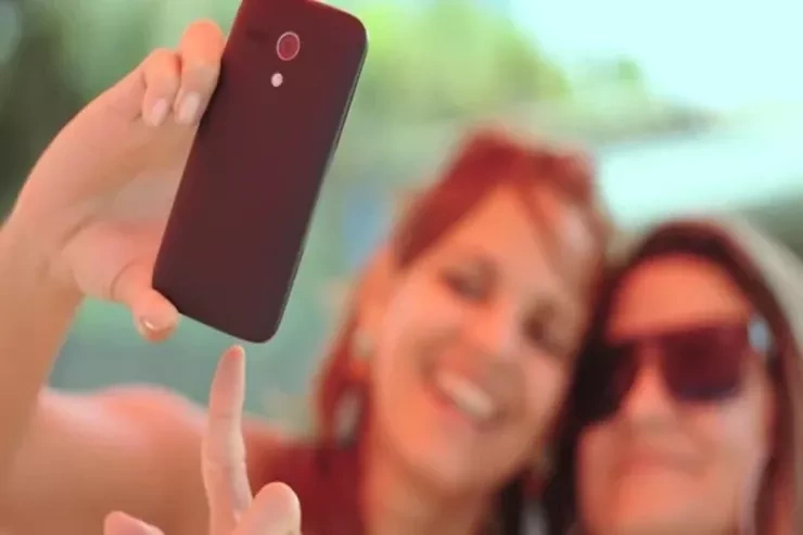 Selfi çəkərkən bu detalı gizlədin: səbəbi sizi təəccübləndirəcək