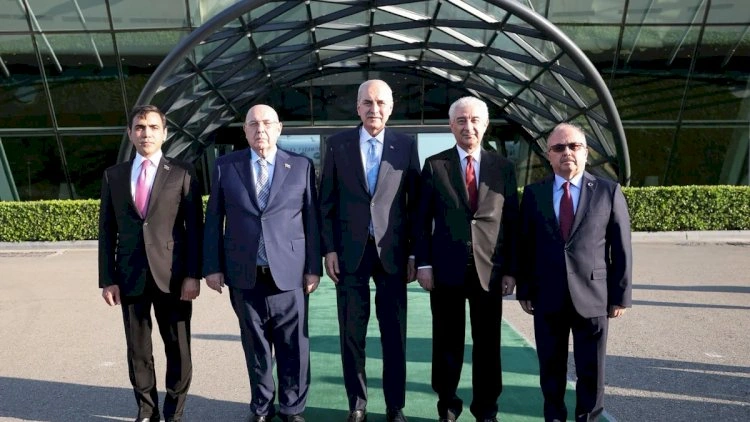 Numan Kurtulmuş Azərbaycana gəldi