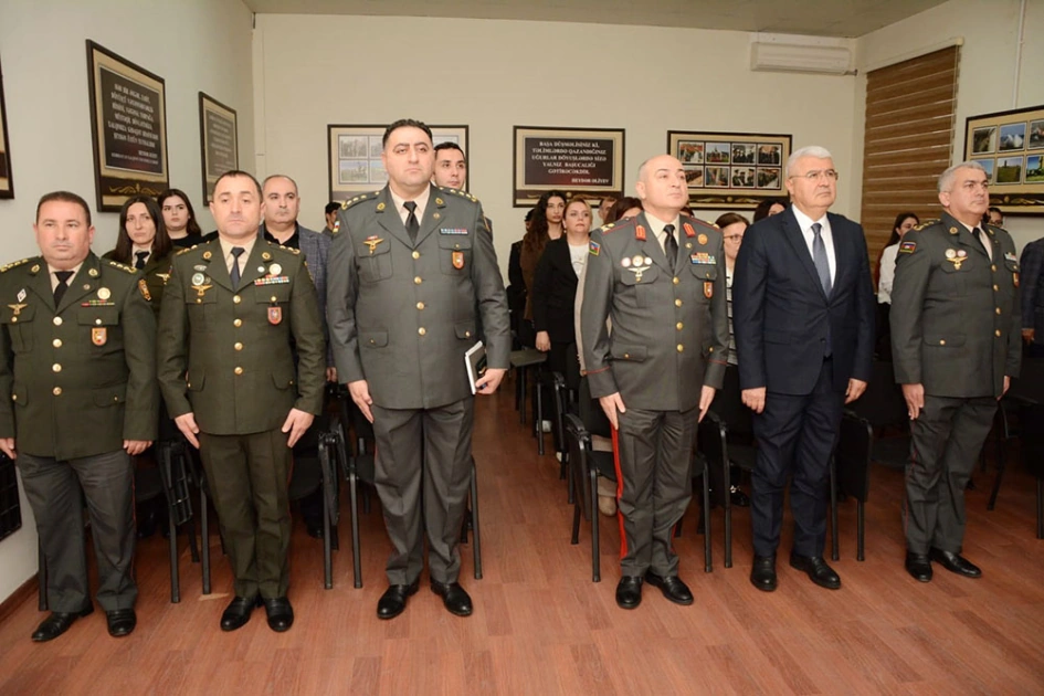 Azərbaycan Ordusunda Ulu Öndərin xatirəsi yad edildi