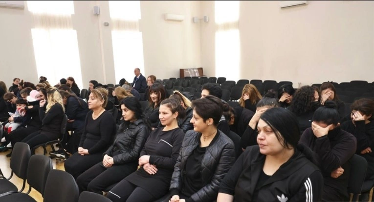 22 qadın azadlığa çıxır- 2-si övladı ilə birlikdə -Fotolar