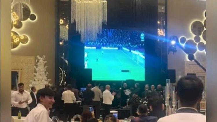 Toyda futbola baxdılar -   VİDEO