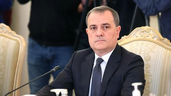 Bayramov özbəkistanlı həmkarı ilə danışdı