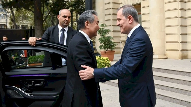 Ceyhun Bayramov çinli vəzifədaşı ilə müzakirələr apardı