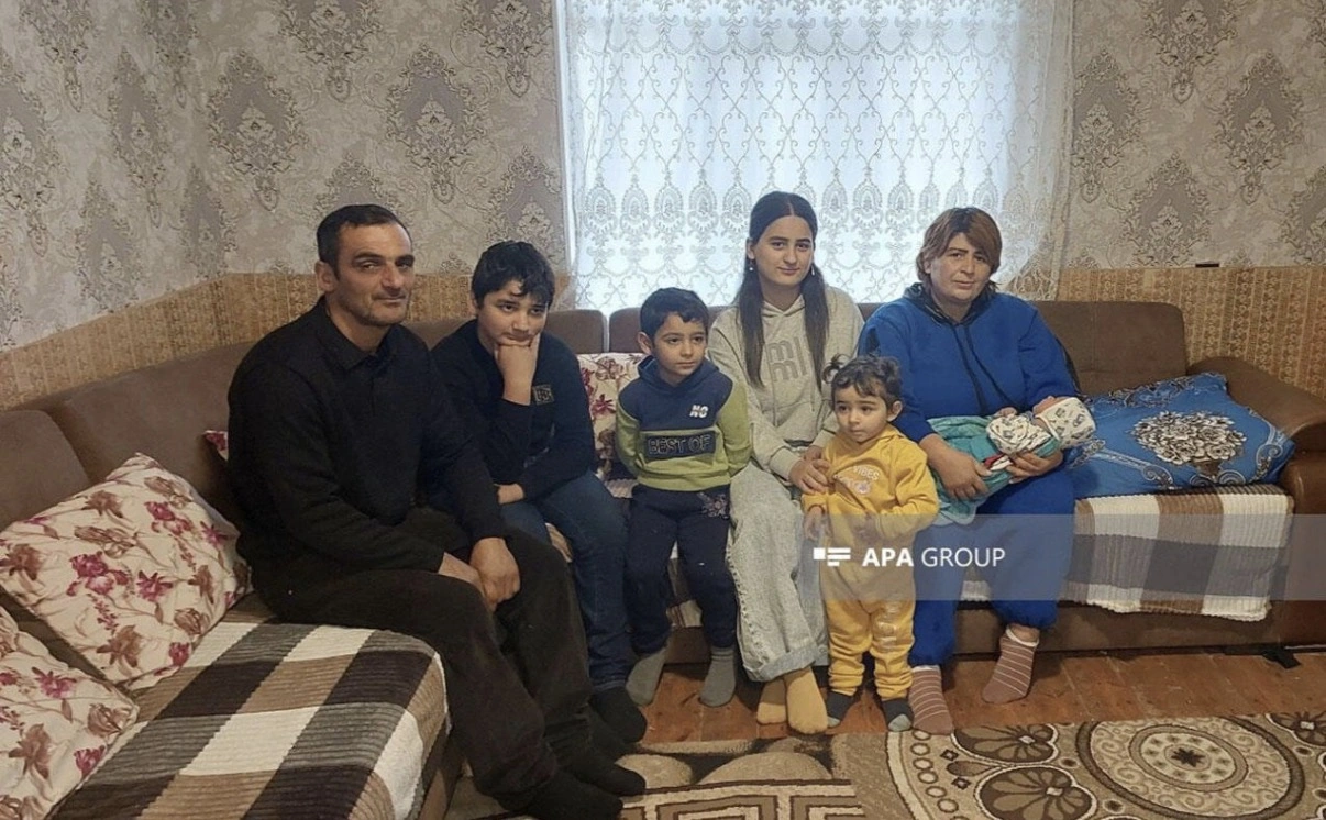8 nəvəsi var, 10-cu uşağını dünyaya gətirdi -Foto