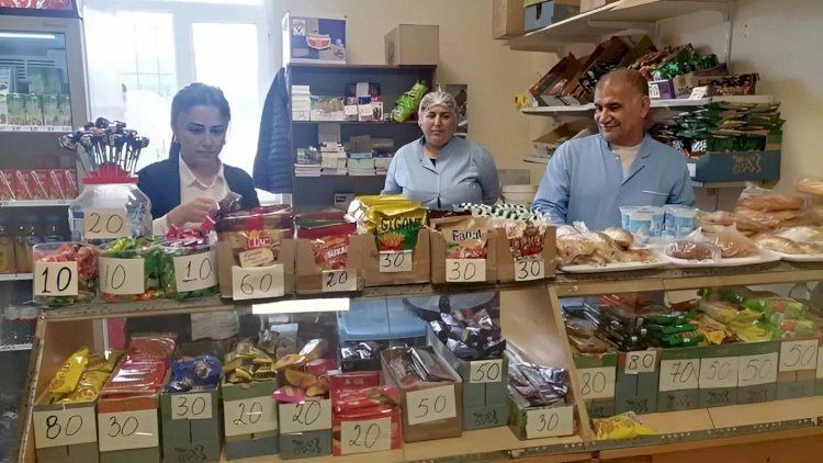 Məktəblilər arasında zəhərlənmə: “Şagirlərin sağlamlığı bufetlərin insafına qalıb”