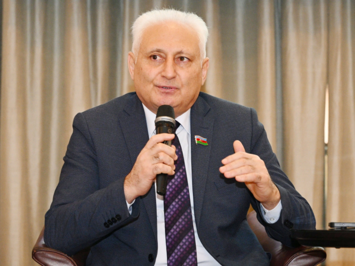 Hikmət Babaoğlu Şöhrət ordeni ilə təltif edilib