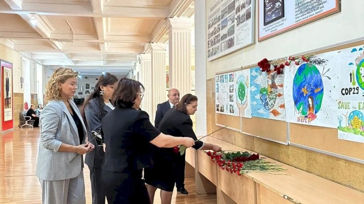 Şəhidin ailəsi və şagirdlər bir arada: Tərəqqi liseyində anım tədbiri -   FOTOLAR