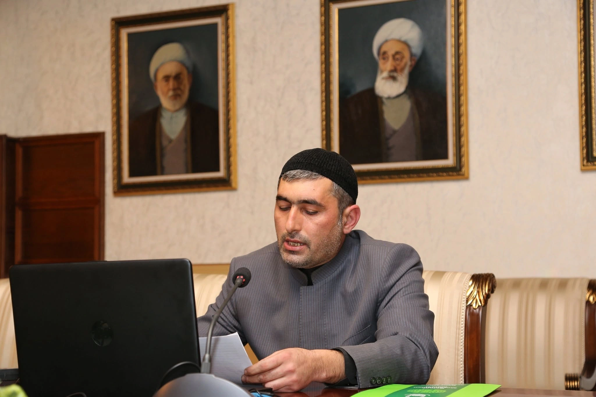 “Sənin ziyarətin əsla qəbul olmaz!” – İlahiyyatçı müğənniləri müdafiə etdi