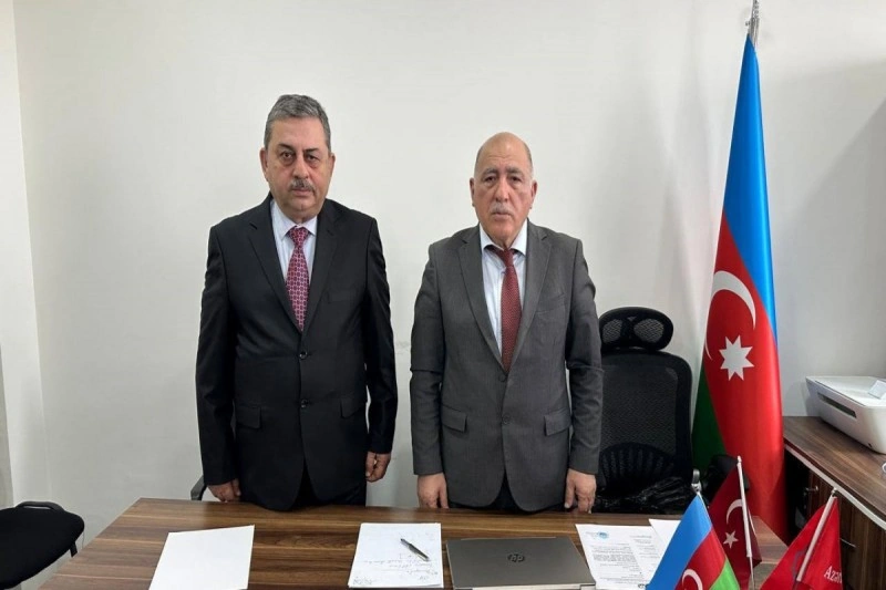 Pənah Hüseyn partiya sədrliyindən istefa verdi - FOTO
<!--EndFragment -->
