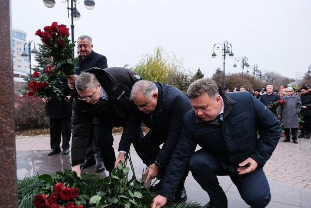 Ümummilli Lider Heydər Əliyevin xatirəsi Həştərxan şəhərində yad edilib
