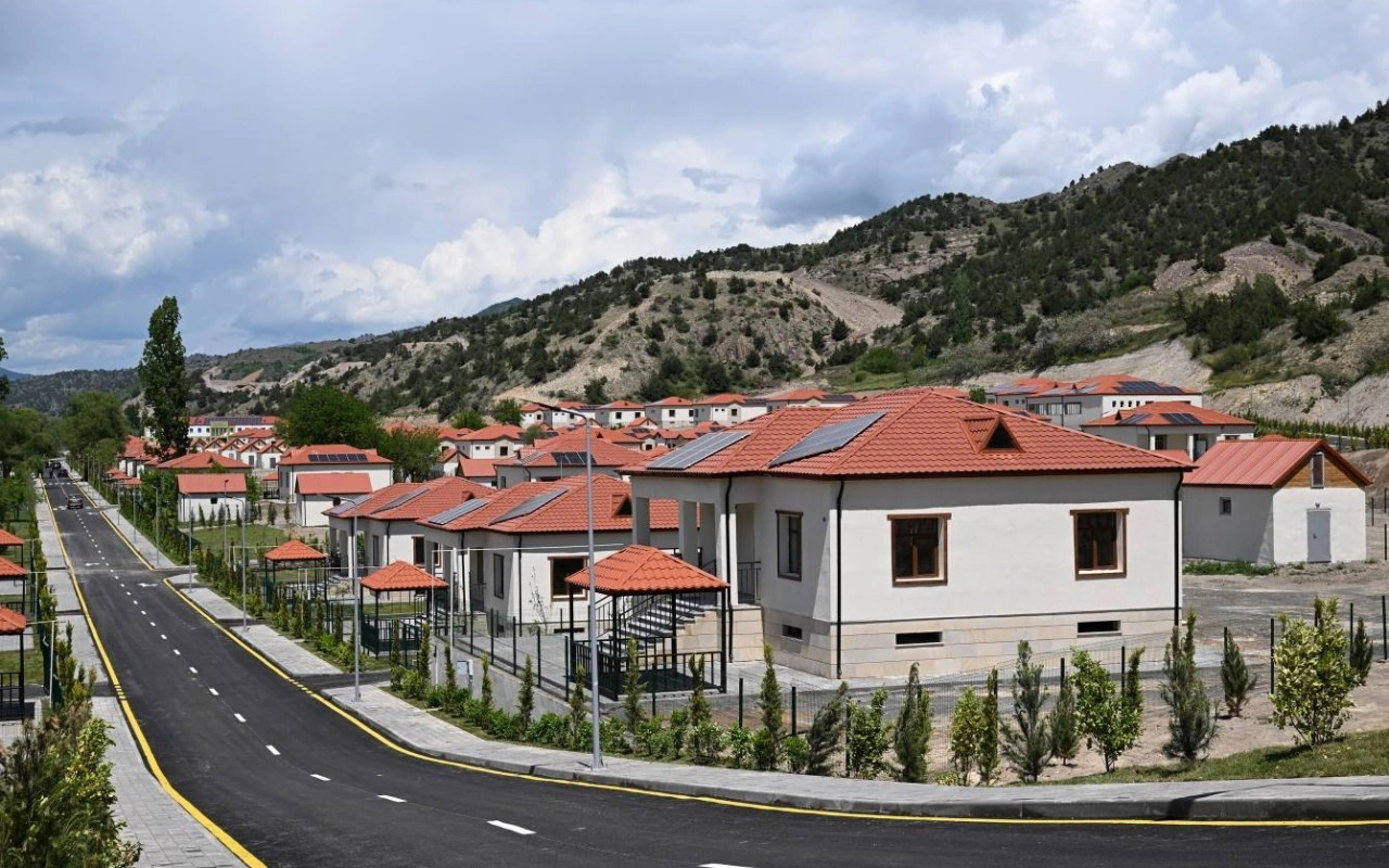 Azad edilmiş ərazilərdə yaşayan əhalinin sayı açıqlanıb