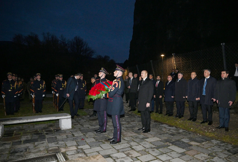 Azərbaycan və Slovakiya prezidentləri Bratislavada “Azadlıq Qapısı” abidəsini ziyarət etdilər - Fotolar