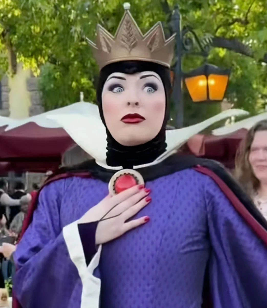 Disneylandın ulduzu işdən çıxarıldı