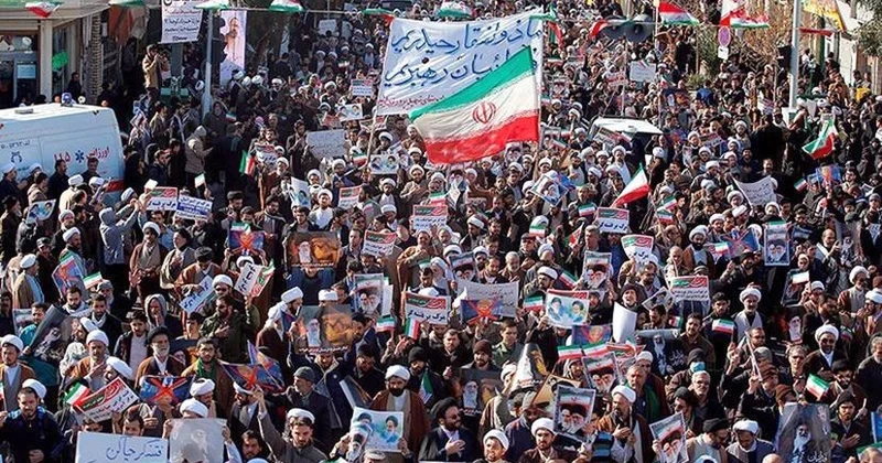 Tehran küçələri dolur: Əhali rejimə dəstək aksiyaları keçirir