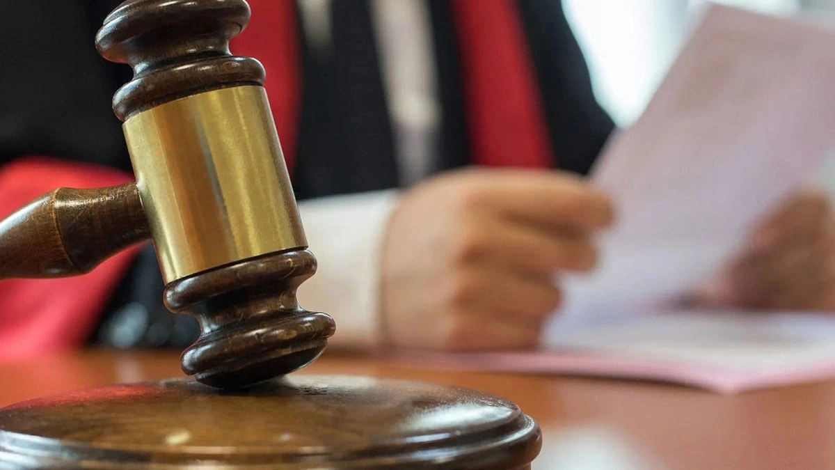 İş saatı dəyişdirilən işçi 30 min manat təzminat aldı