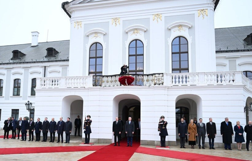 İlham Əliyevin Bratislavada rəsmi qarşılanma mərasimi oldu - FOTO