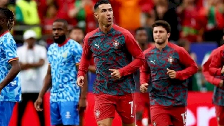 Ronaldu dünya çempionatlarında start heyətində meydana çıxan ən yaşlı meydan oyunçusu oldu