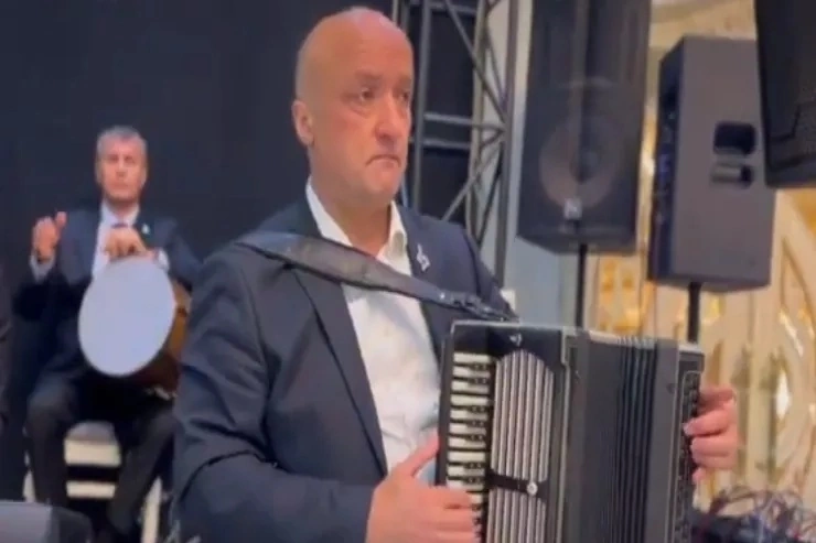 Tanınmış qarmon ifaçısı vəfat etdi - FOTO