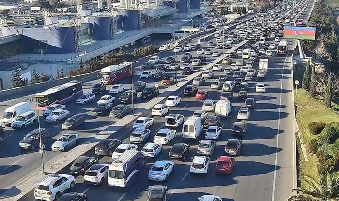 Sürücülərin nəzərinə: bu yollarda tıxac var