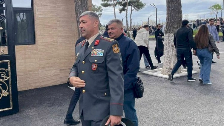 Mais Bərxudarovun yeni görüntüsü -  Görün kimlərə görüşdü-FOTO