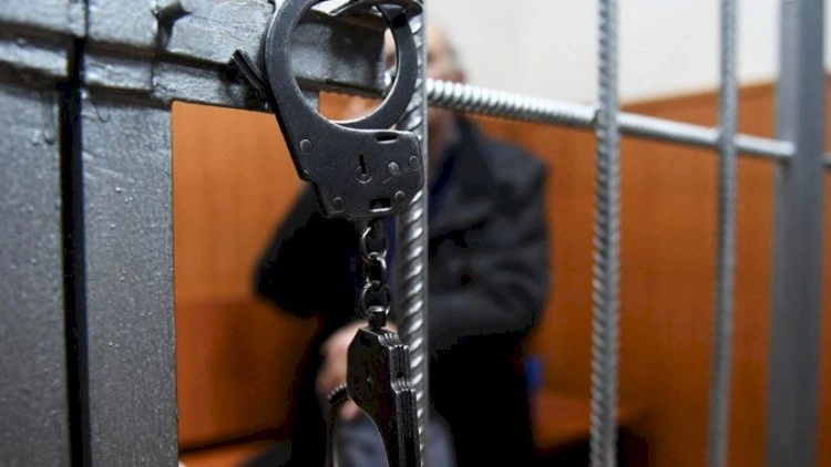 Samuxda 40 yaşlı kişi küçədə bıçaqlandı: Qonşusu saxlanıldı