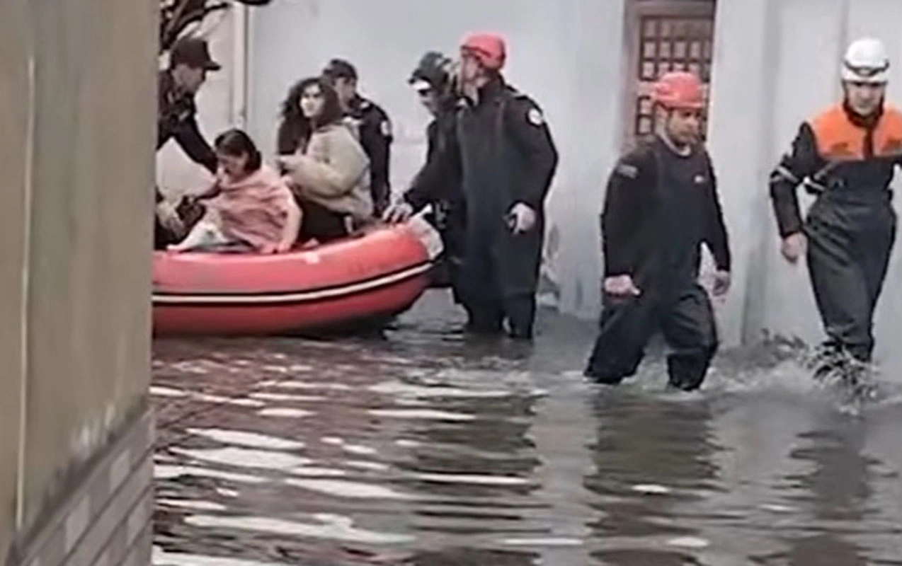 Subasmaya səbəb kollektorun üstündə tikilən ev imiş- Sökülməldir
