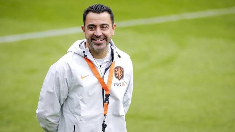 Xavi “Qızıl top” namizədini açıqladı