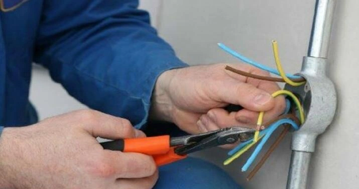 Ağdam sakinini Xocalıda elektrik vurdu - Foto
