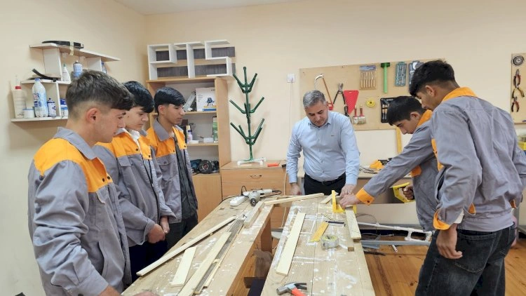 Peşə təmayüllü siniflər üzrə müəllimlərin işə qəbulu imtahanı keçirilir