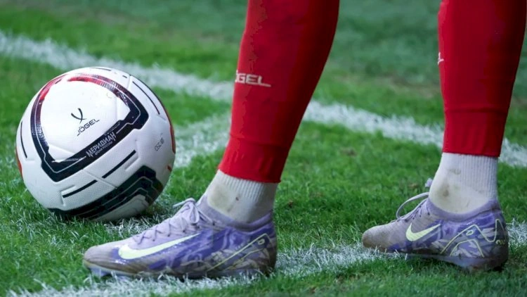 Futbol oynayarkən öldü