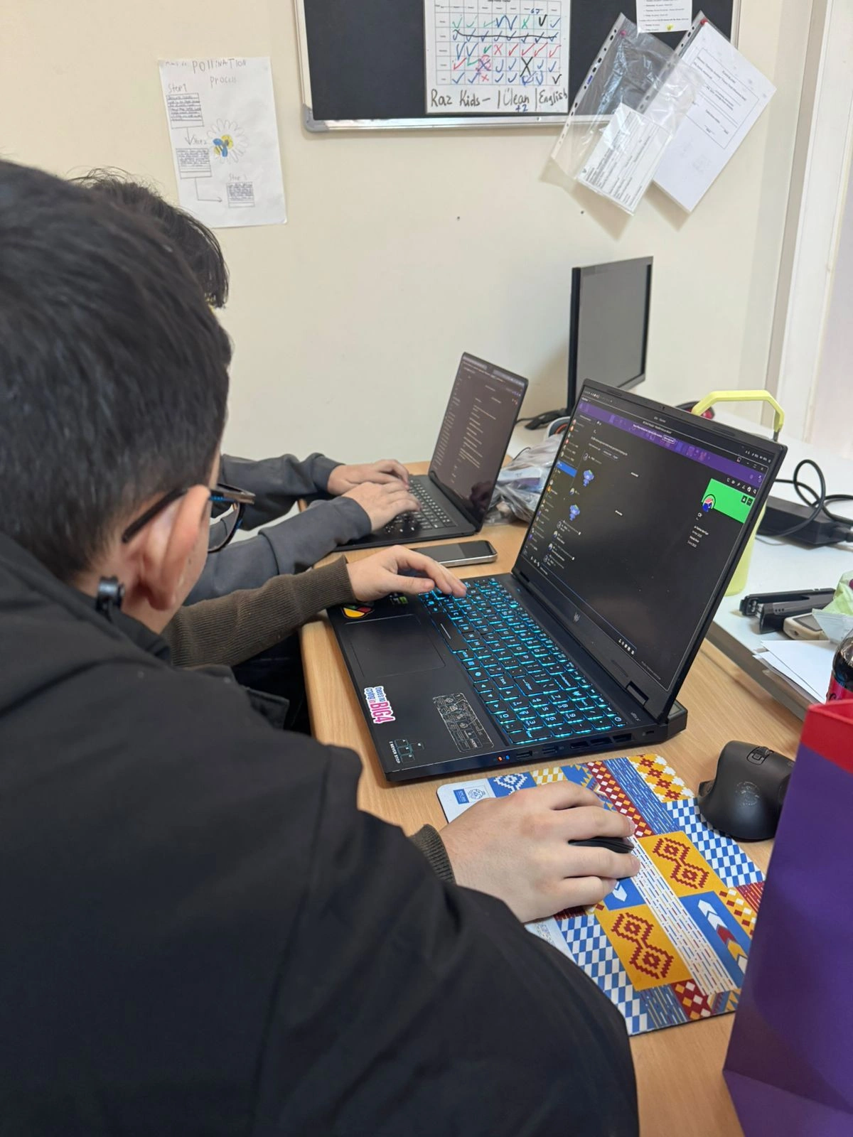 “Changemakers” AI Hackathon Oxbridge Akademiyasında uğurla keçirildi - FOTOLAR