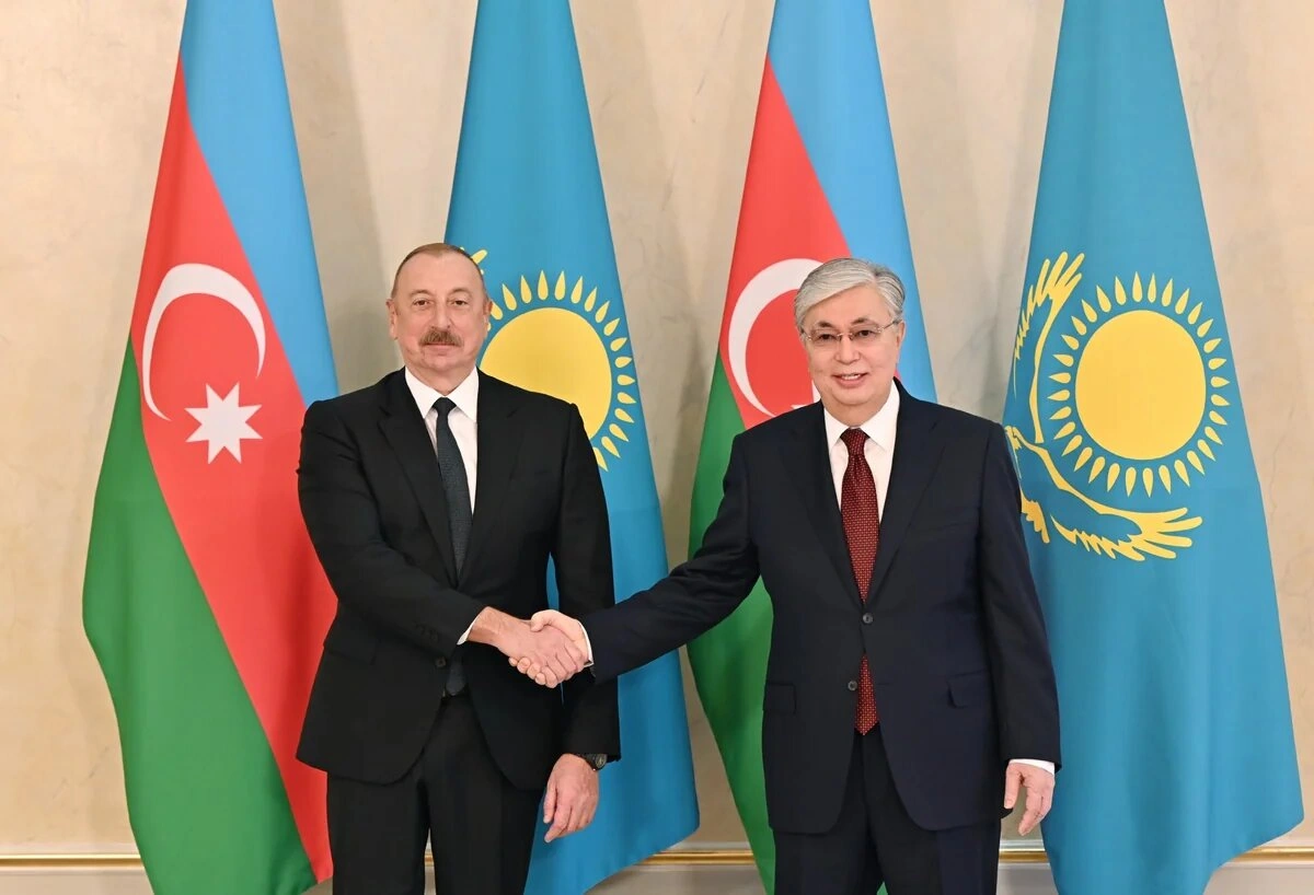 İlham Əliyev Tokayevi təbrik etdi