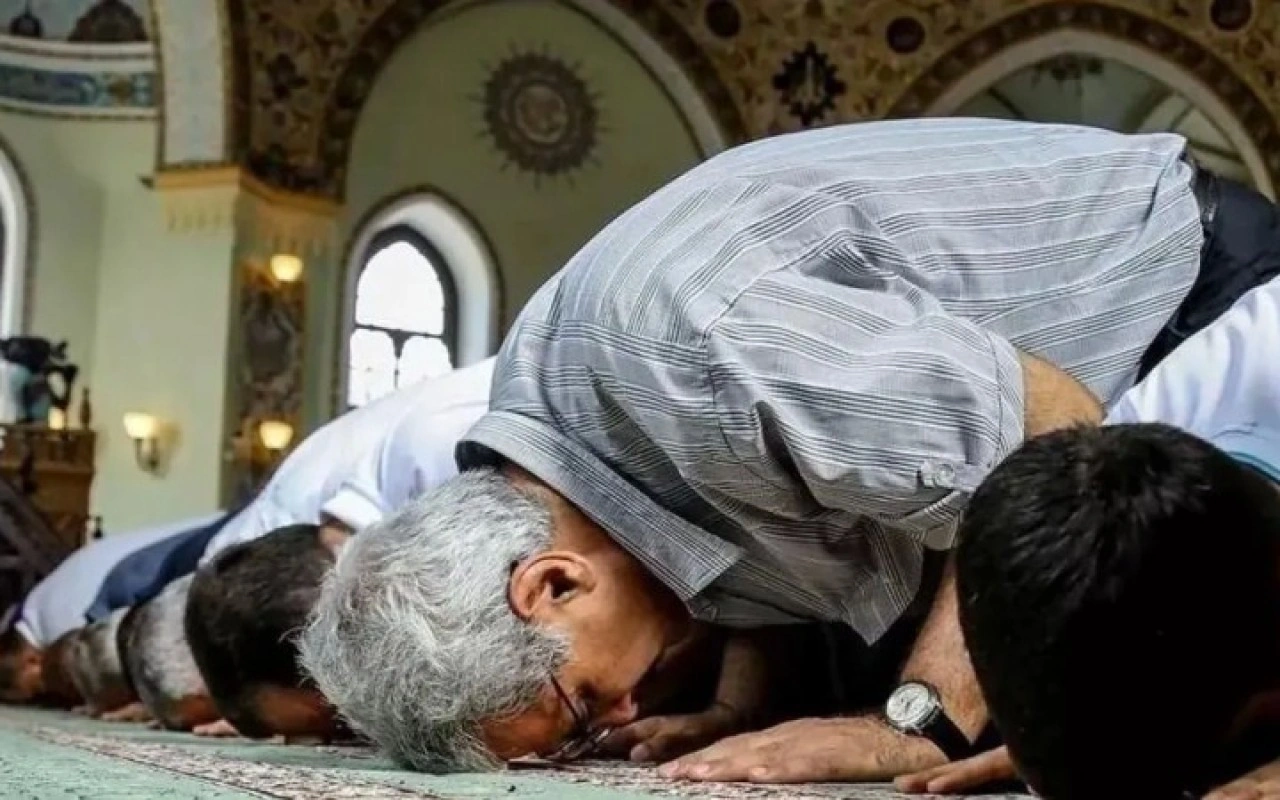 Təzəpir məscidində bayram namazı qılındı